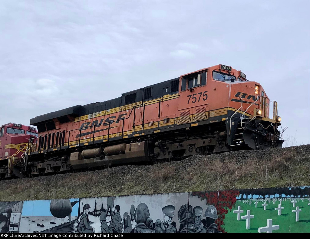 BNSF 7575